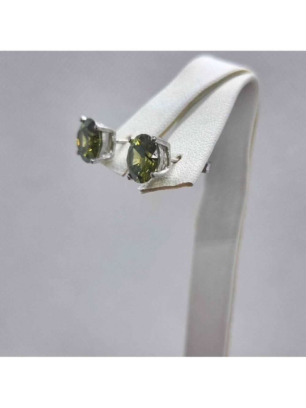 NEW Sterling Silver 925 Green GemStone Studs - Earrings